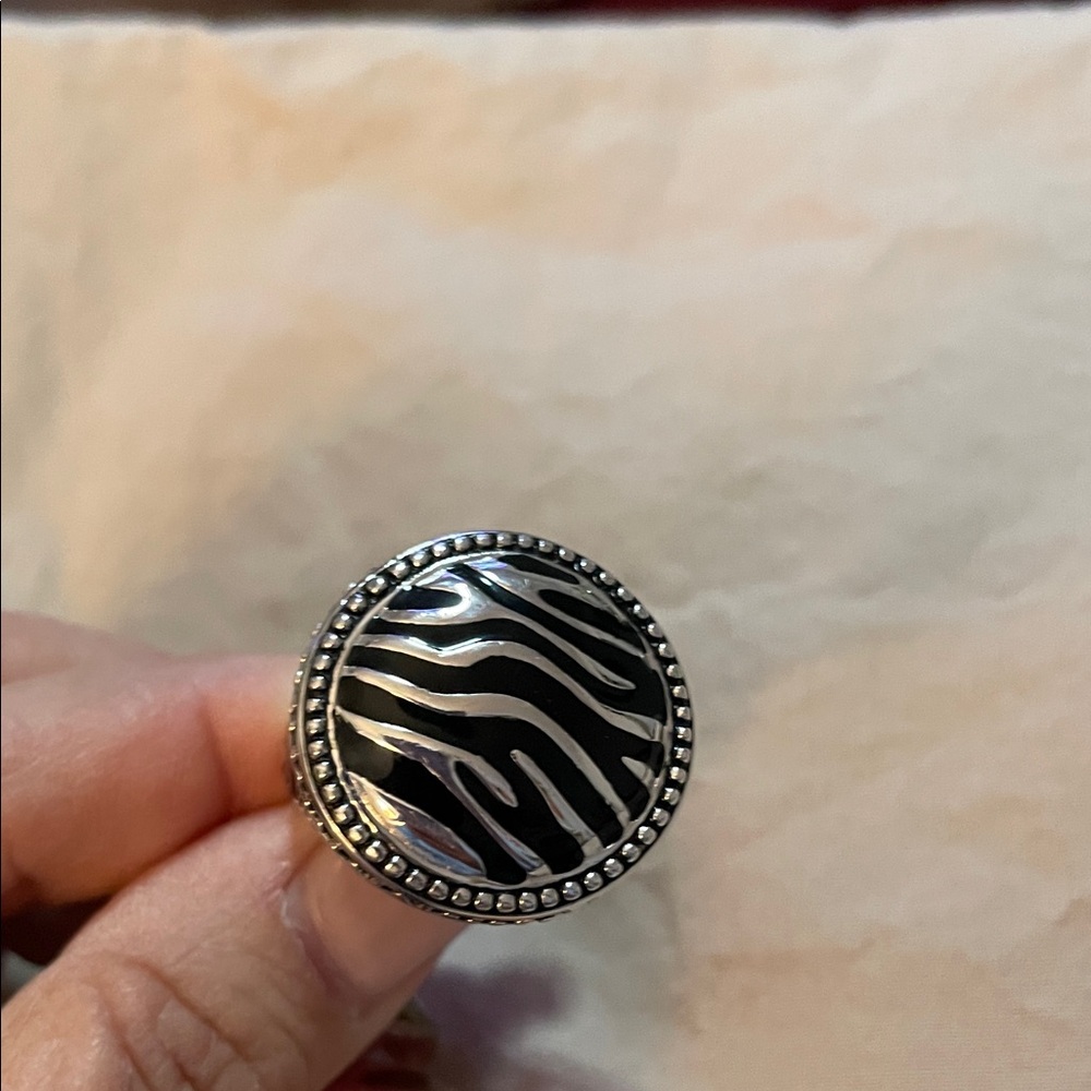 Silver Zebra Pattern Ring - Picture 2 of 5